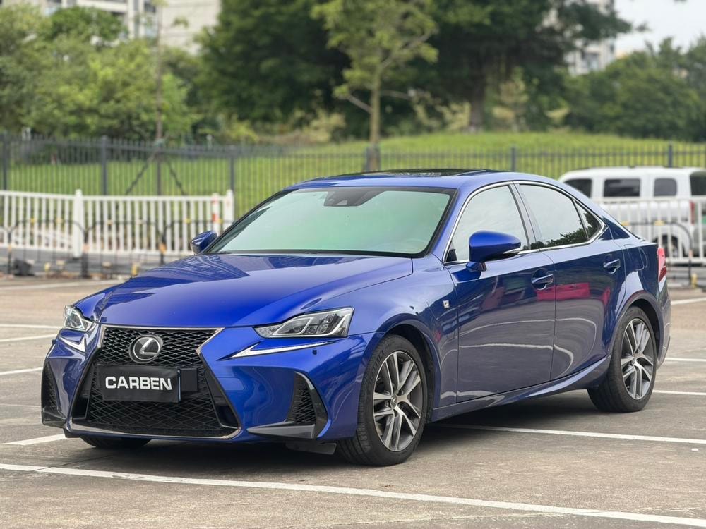 Lexus IS 2017 — фото автомобиля 1
