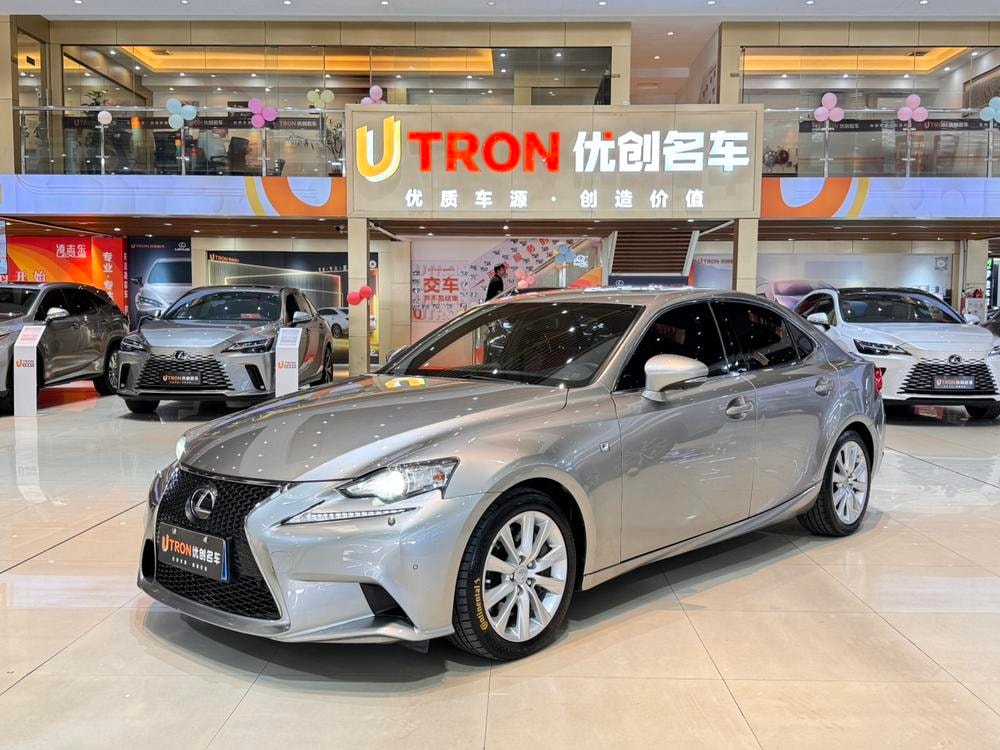Lexus IS 2015 — фото автомобиля 1