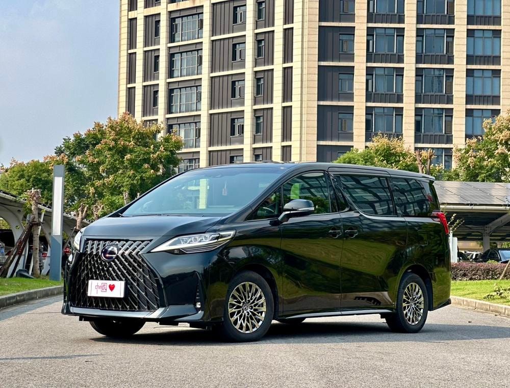 Lexus LM 2020 — фото автомобиля 1