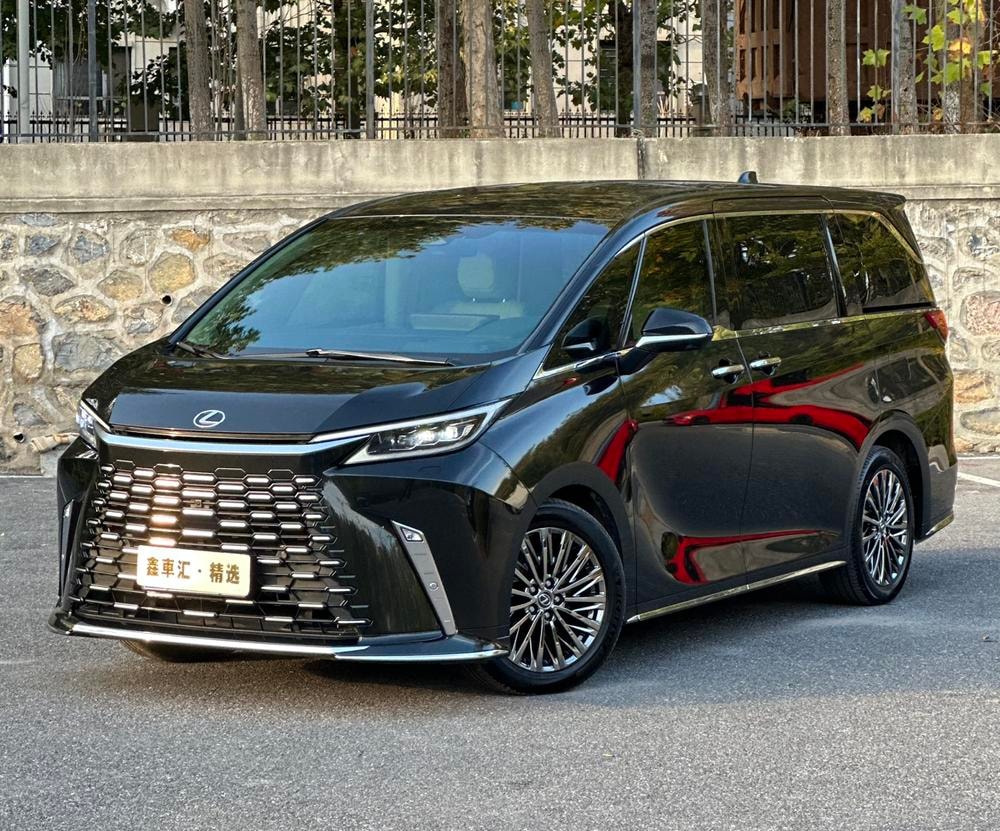 Lexus LM 2023 — фото автомобиля 1