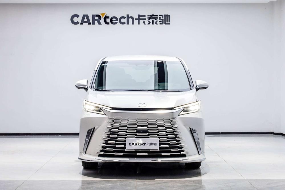 Lexus LM 2023 — фото автомобиля 1