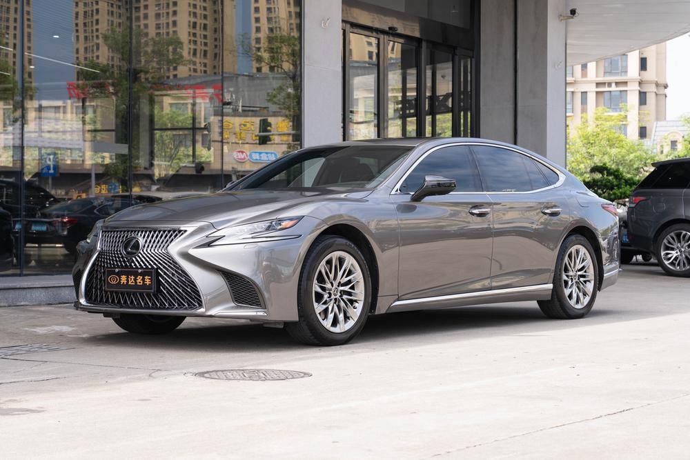 Lexus LS 2018 — фото автомобиля