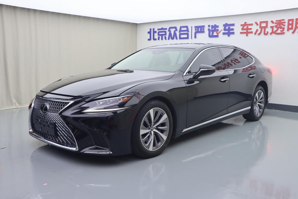 Lexus LS 2018 — фото автомобиля