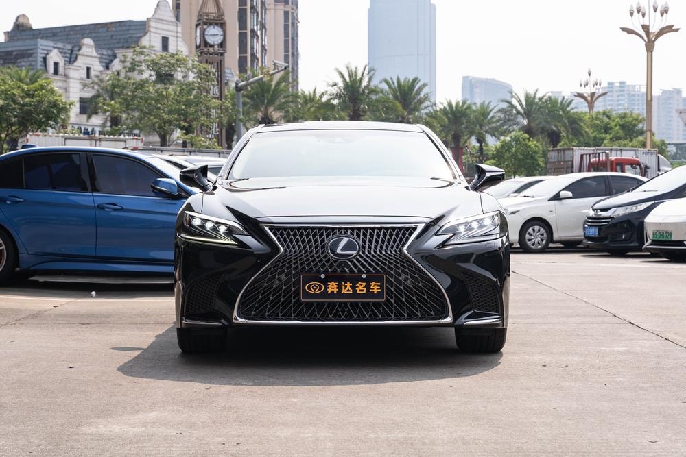Lexus LS 2020 — фото автомобиля