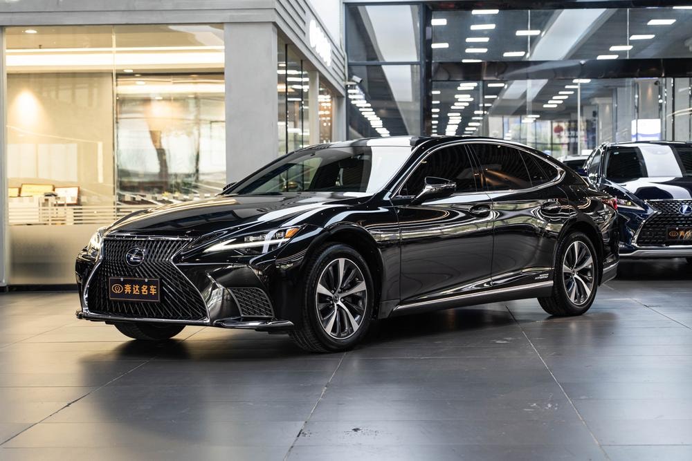 Lexus LS 2021 — фото автомобиля