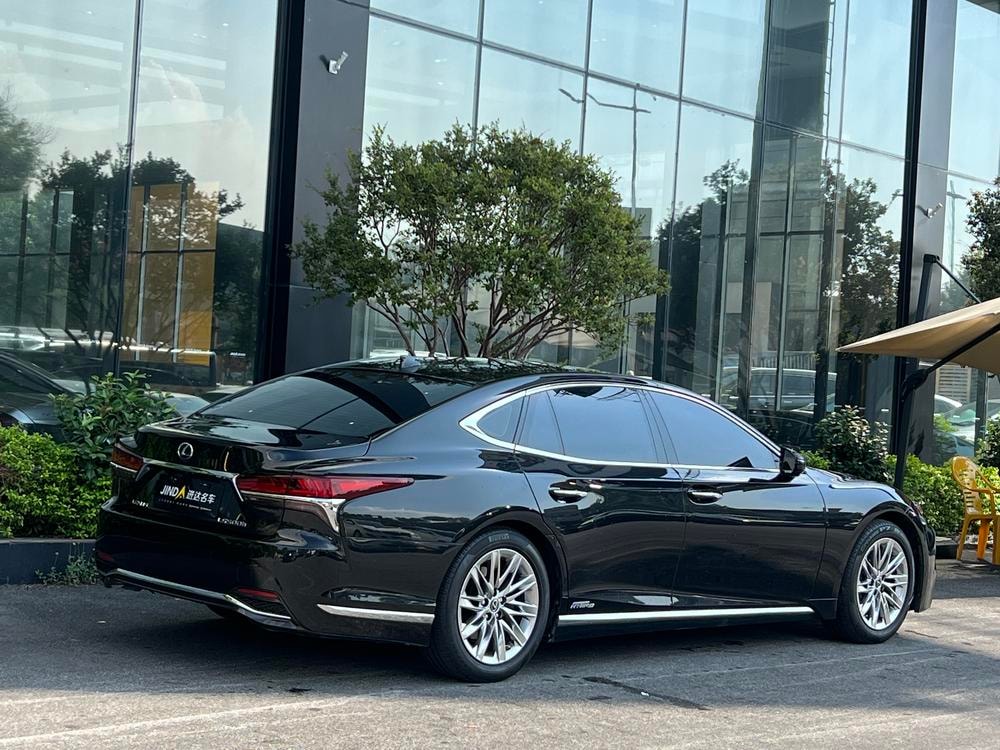 Lexus LS 2020 — фото автомобиля