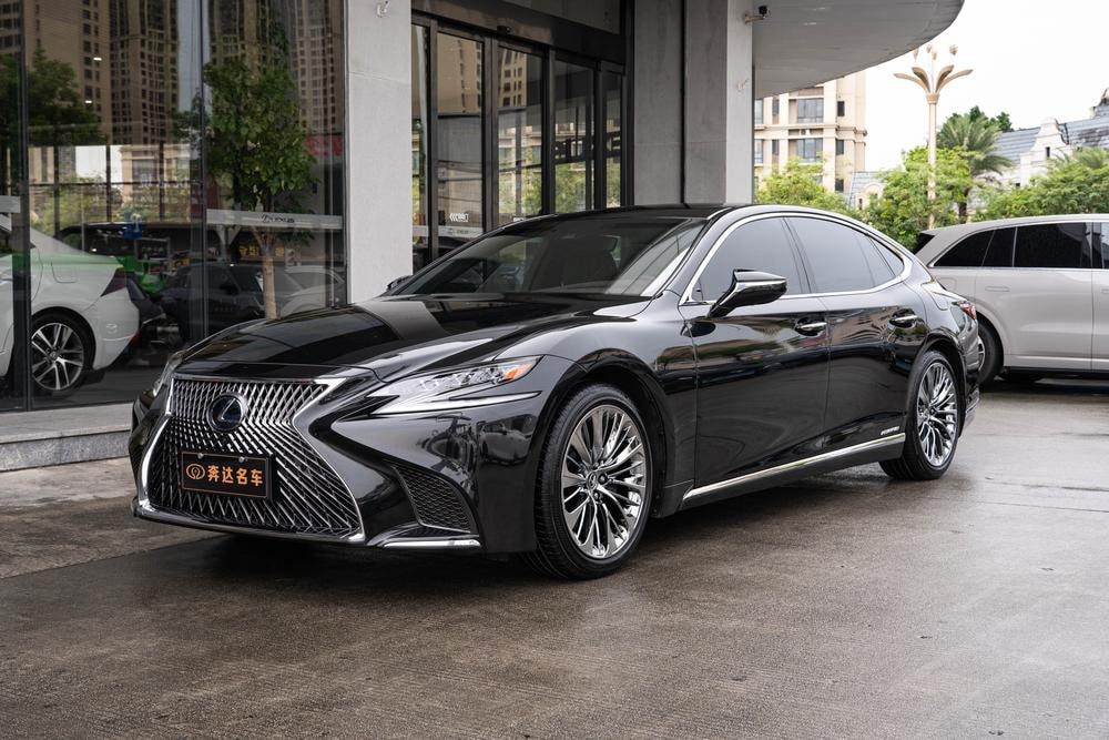 Lexus LS 2018 — фото автомобиля