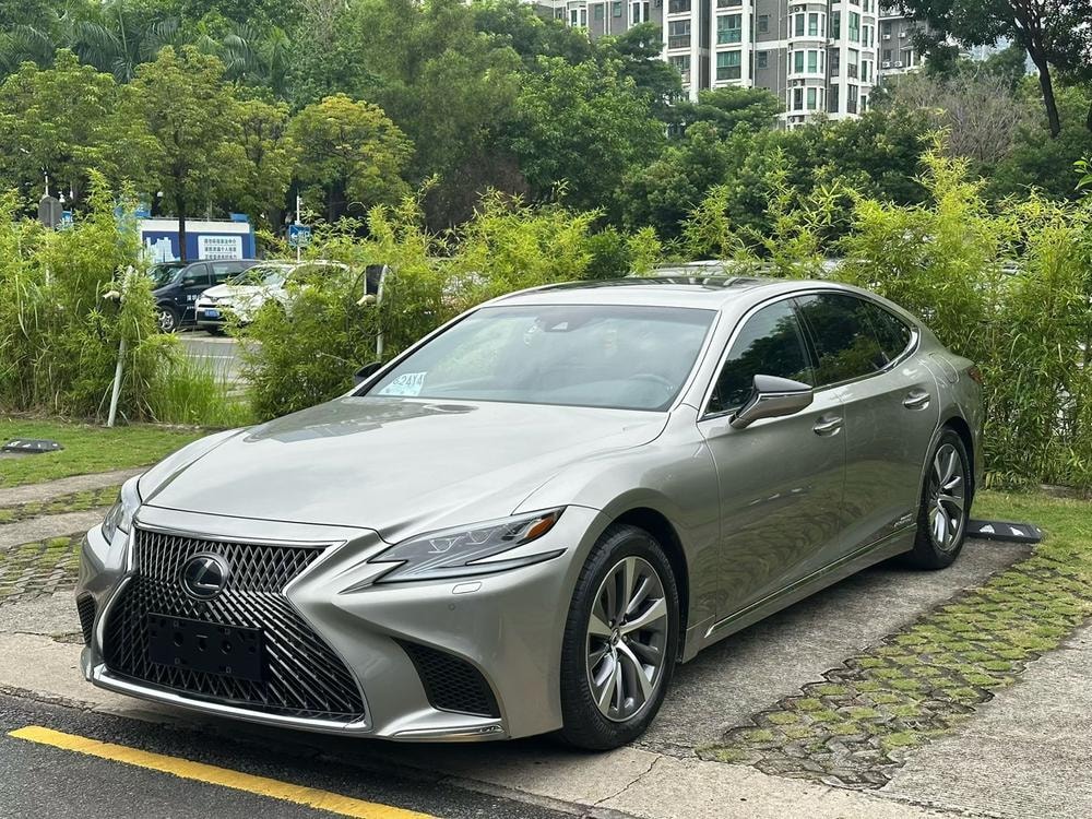 Lexus LS 2018 — фото автомобиля