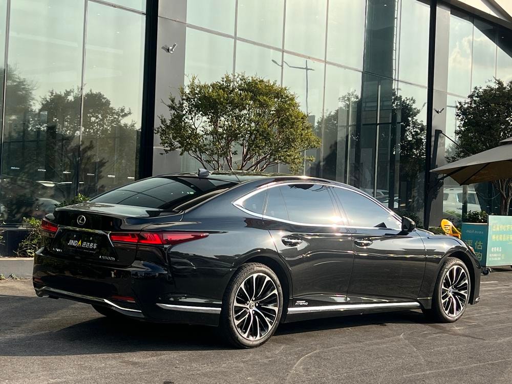 Lexus LS 2021 — фото автомобиля