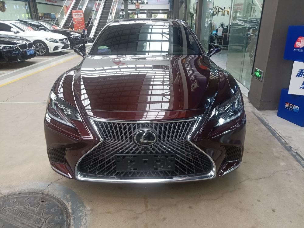 Lexus LS 2018 — фото автомобиля