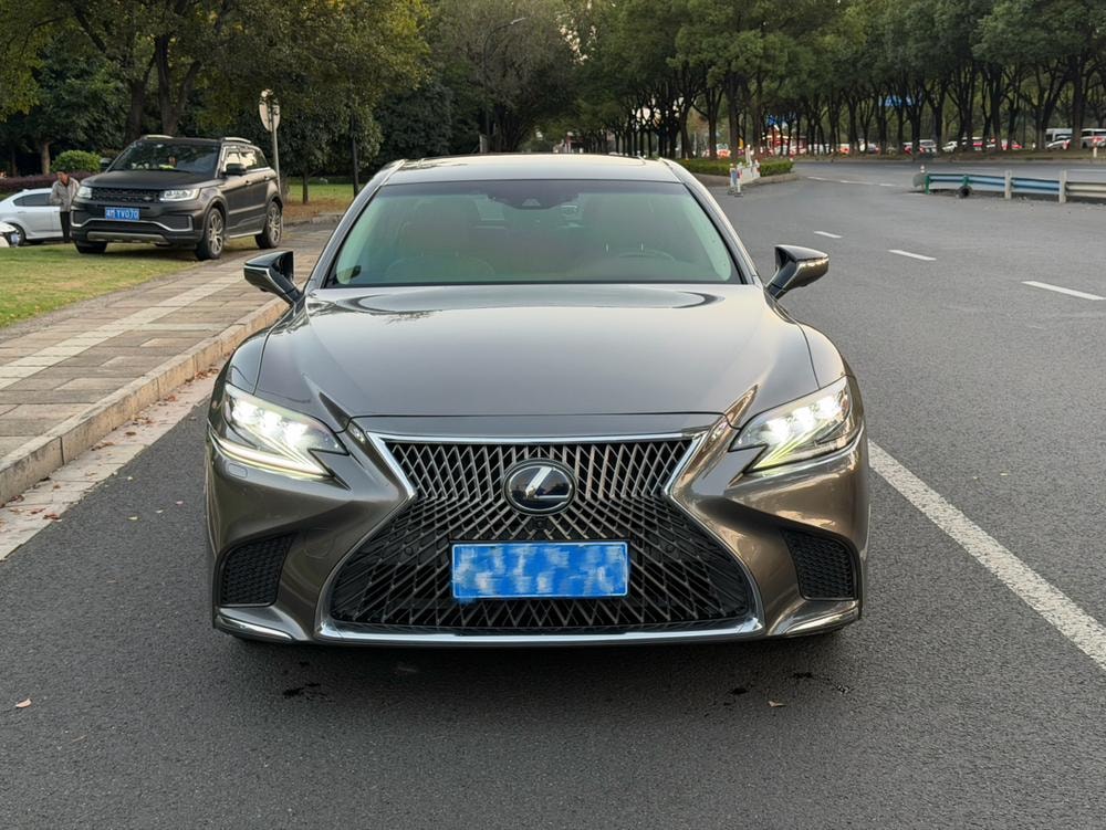 Lexus LS 2020 — фото автомобиля