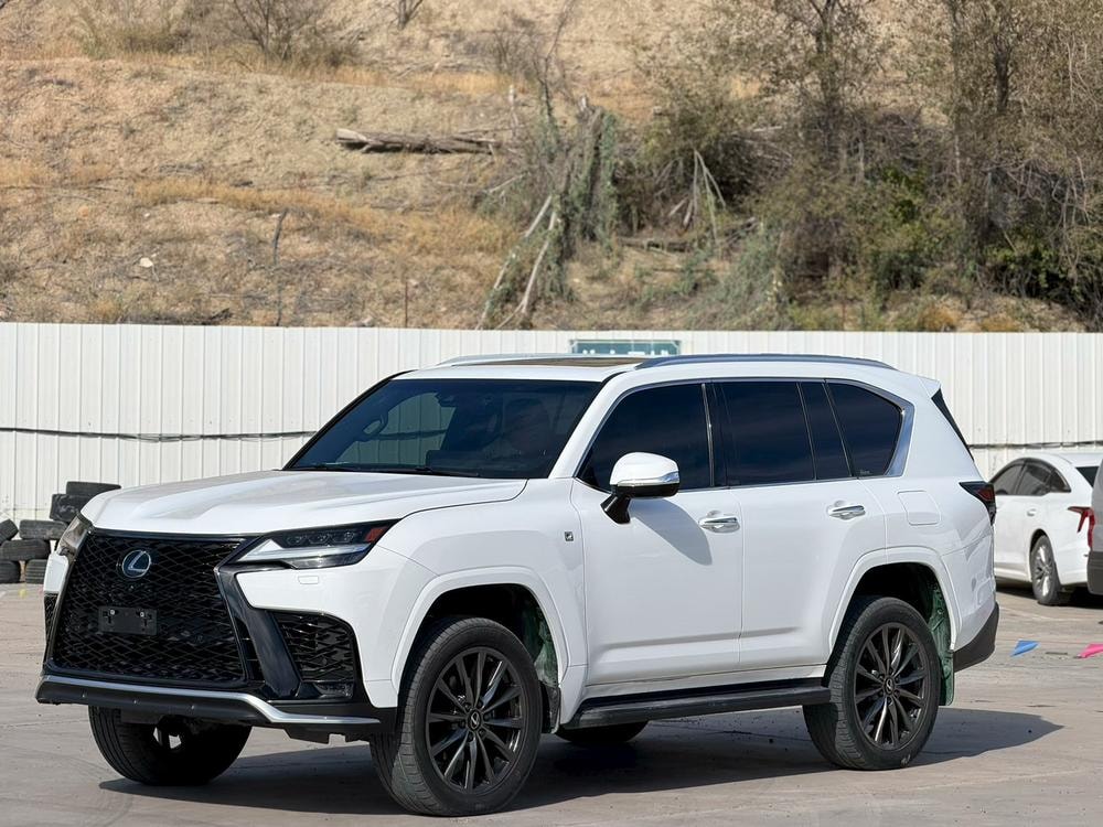 Lexus LX 2023 — фото автомобиля