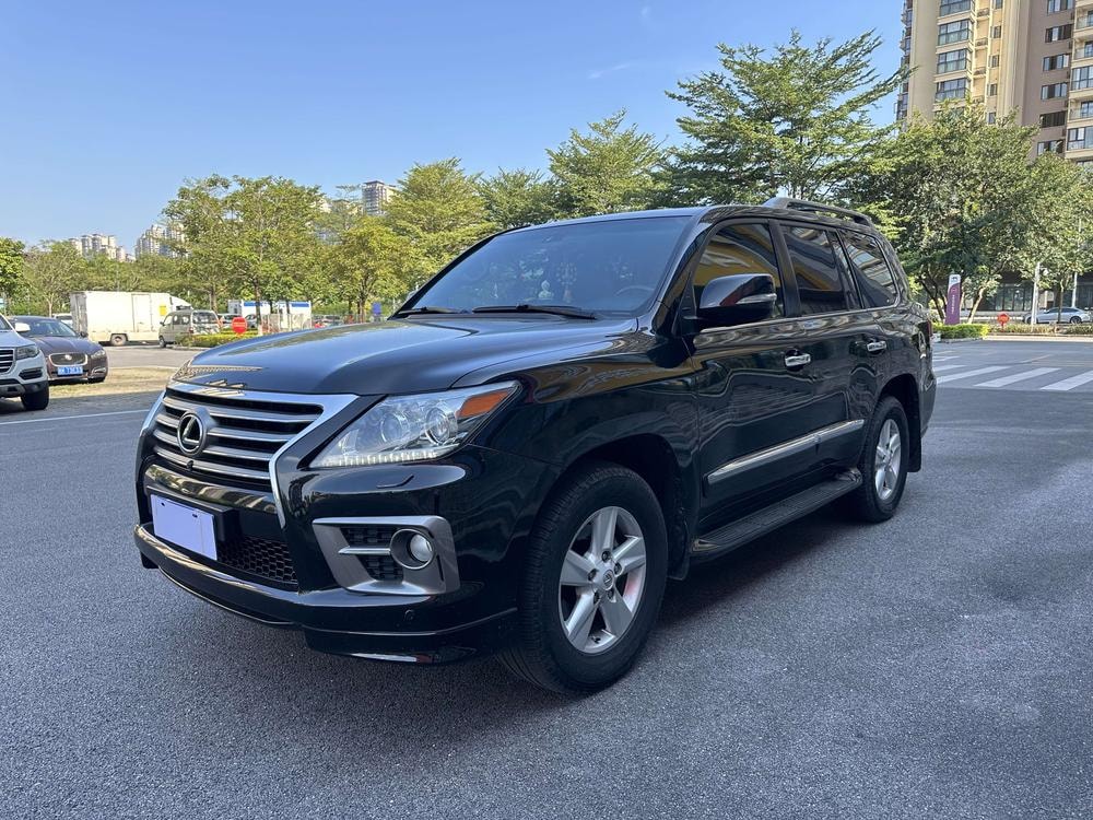 Lexus LX 2013 — фото автомобиля 1