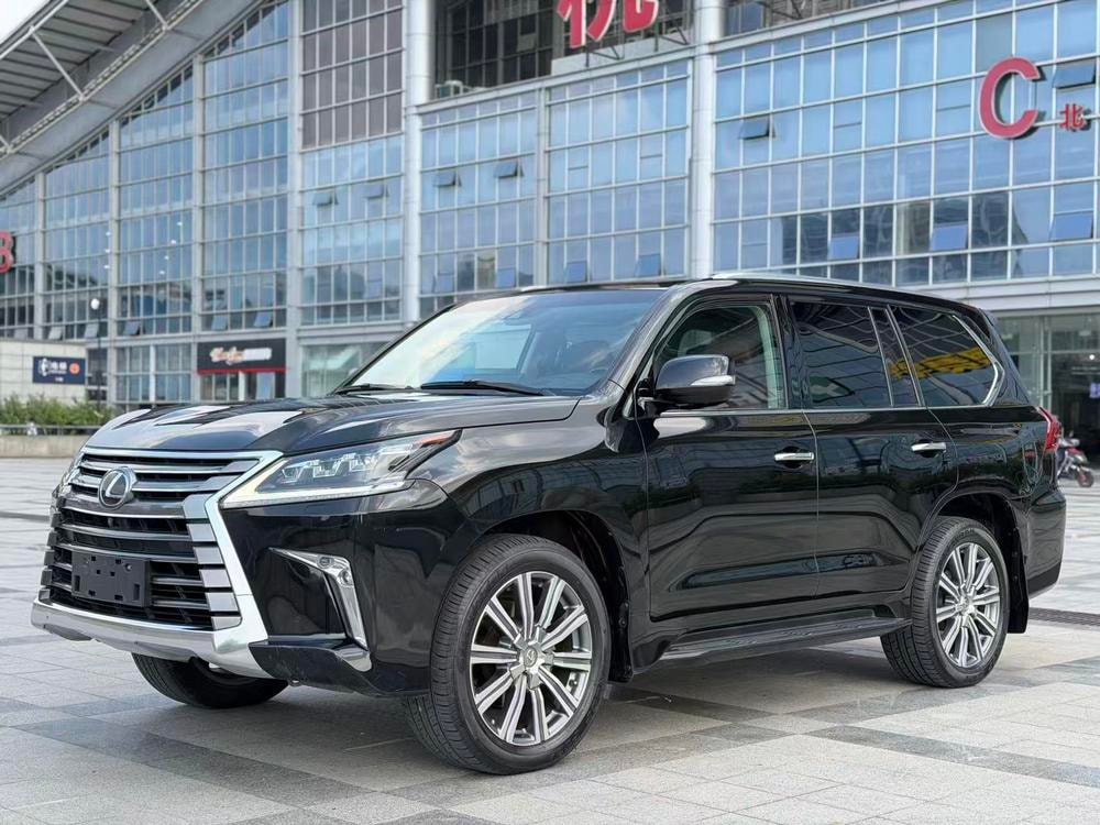 Lexus LX 2016 — фото автомобиля 1