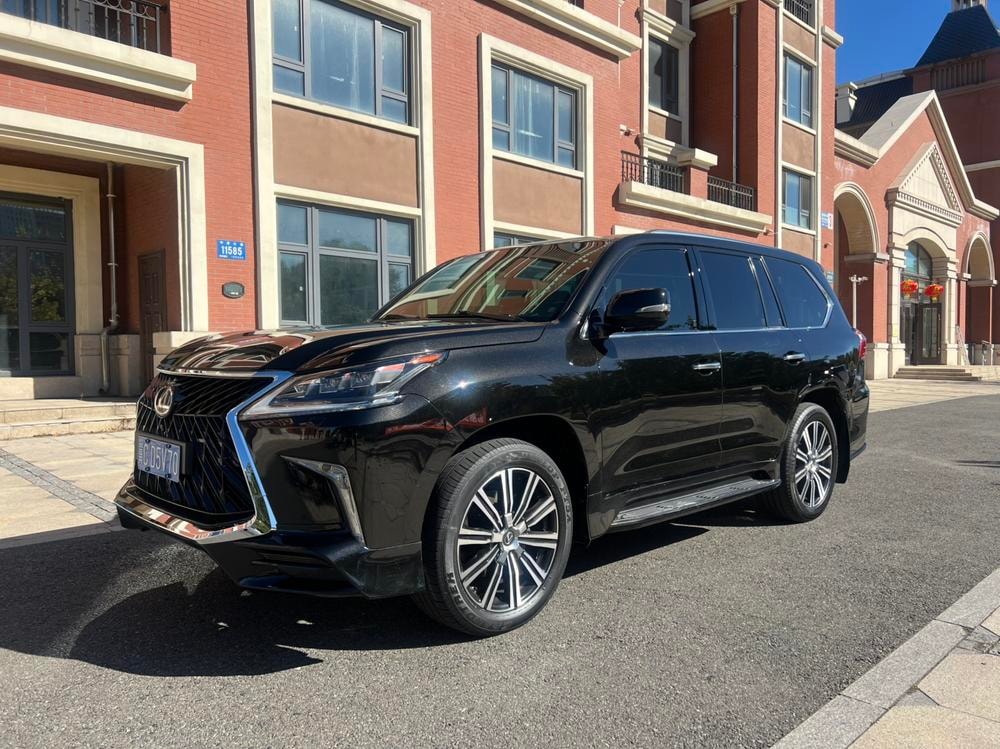 Lexus LX 2016 — фото автомобиля