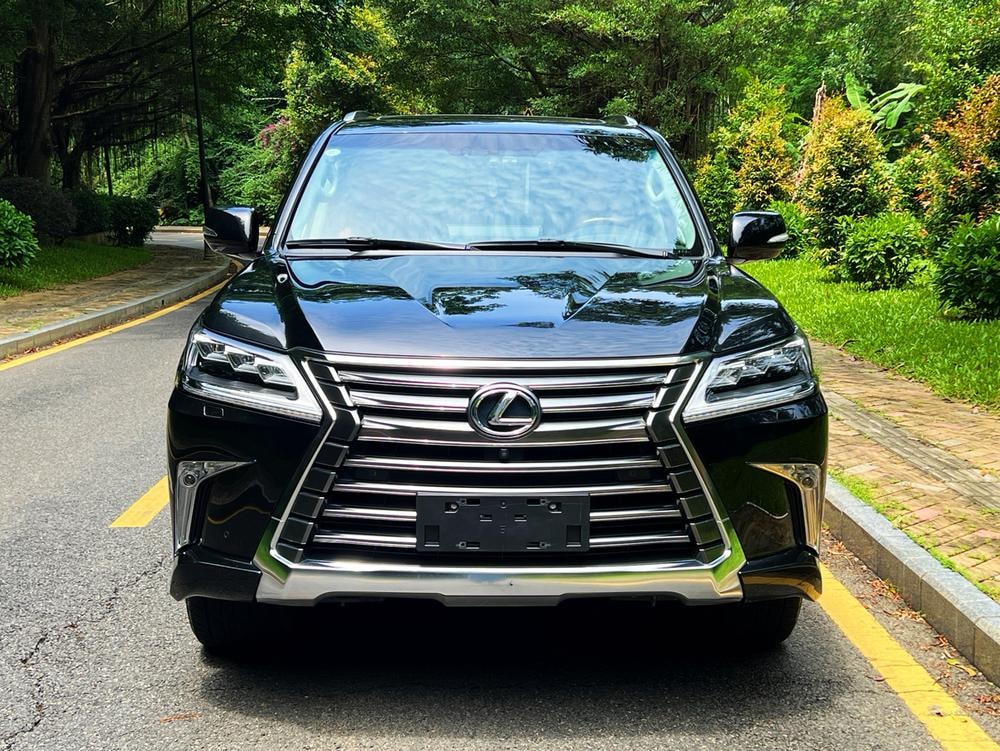 Lexus LX 2017 — фото автомобиля