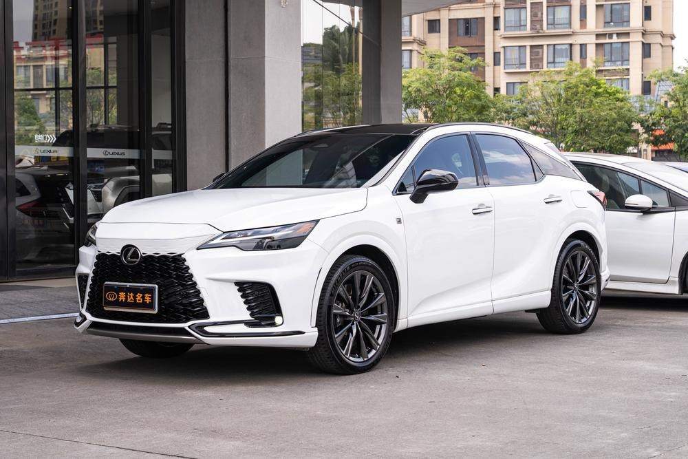 Lexus RX 2025 — фото автомобиля 1