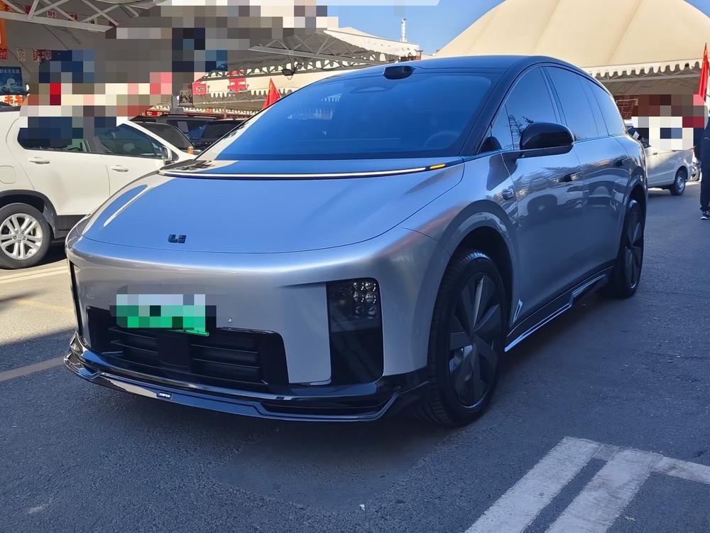 Li Auto i8 2025 — фото автомобиля