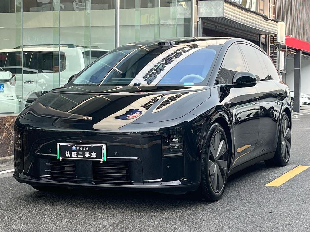 Li Auto i8 2025 — фото автомобиля