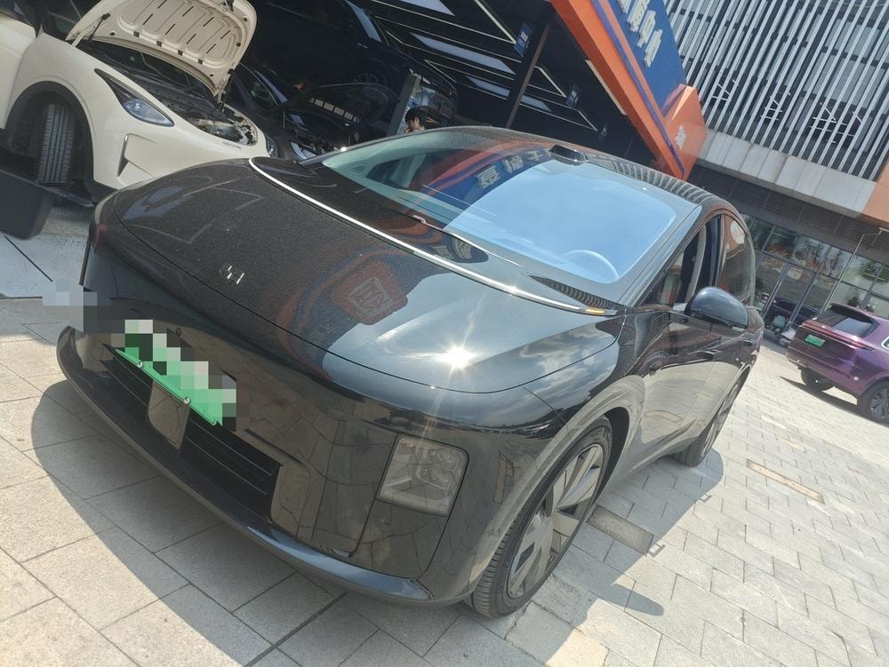 Li Auto i8 2025 — фото автомобиля