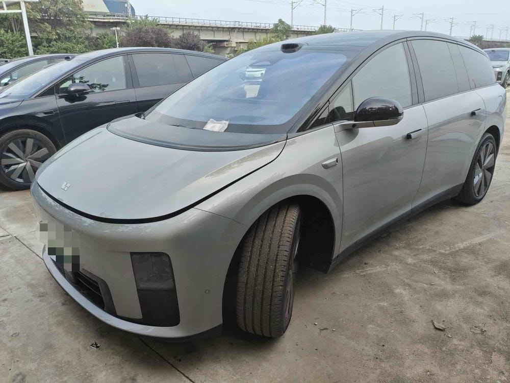 Li Auto i8 2025 — фото автомобиля