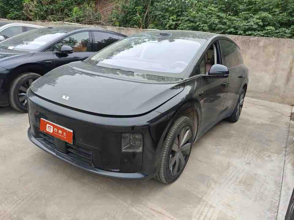 Li Auto i8 2025 — фото автомобиля