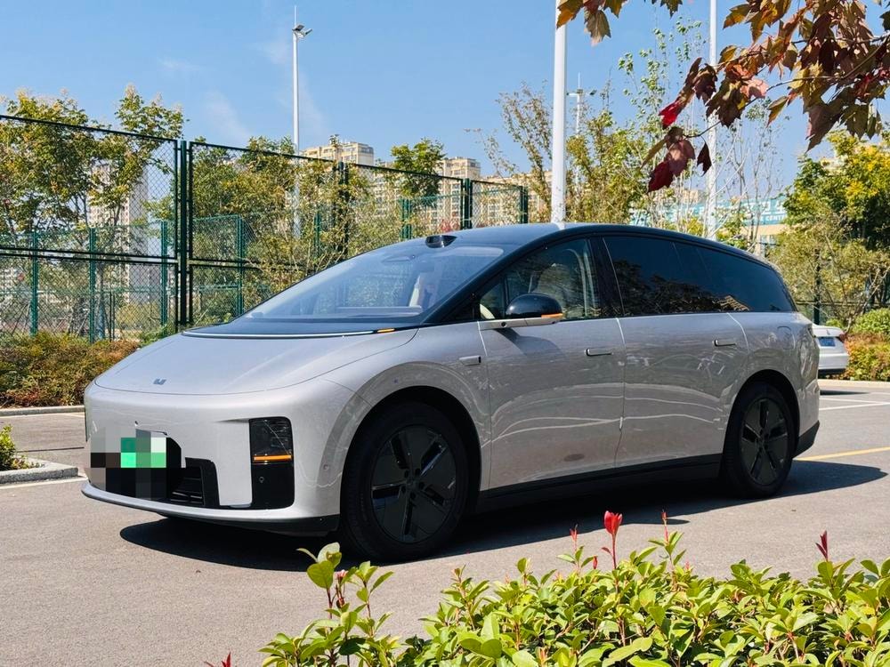 Li Auto i8 2025 — фото автомобиля