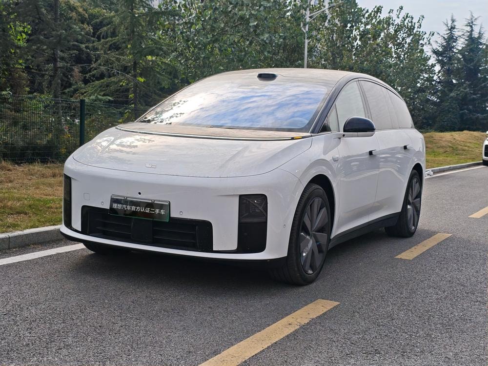 Li Auto i8 2025 — фото автомобиля