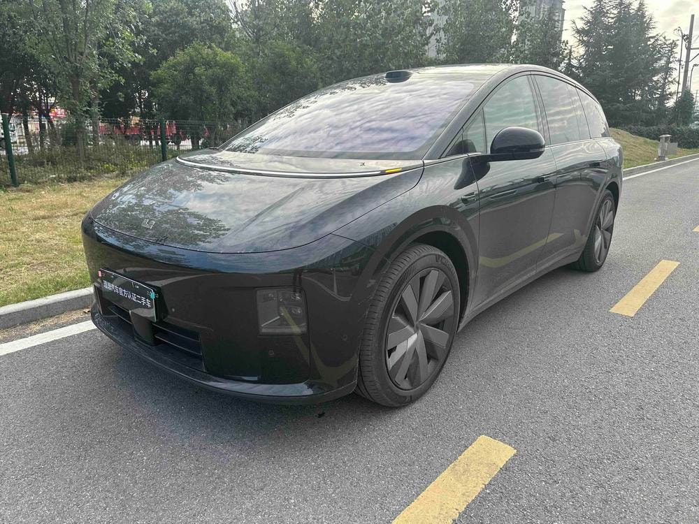 Li Auto i8 2025 — фото автомобиля