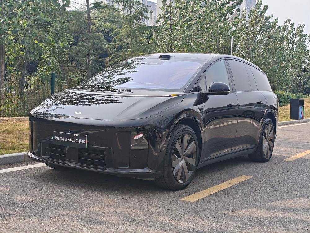 Li Auto i8 2025 — фото автомобиля