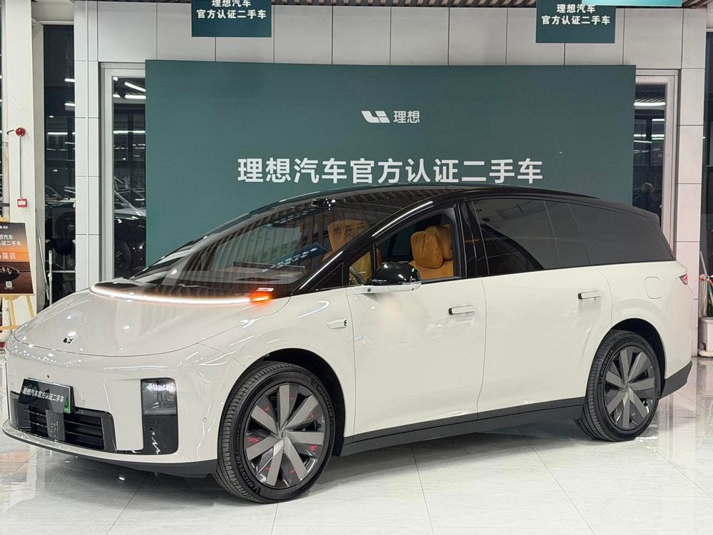 Li Auto i8 2025 — фото автомобиля 1