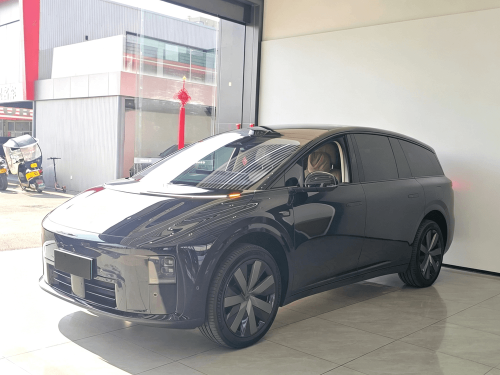 Li Auto i8 2025 — фото автомобиля