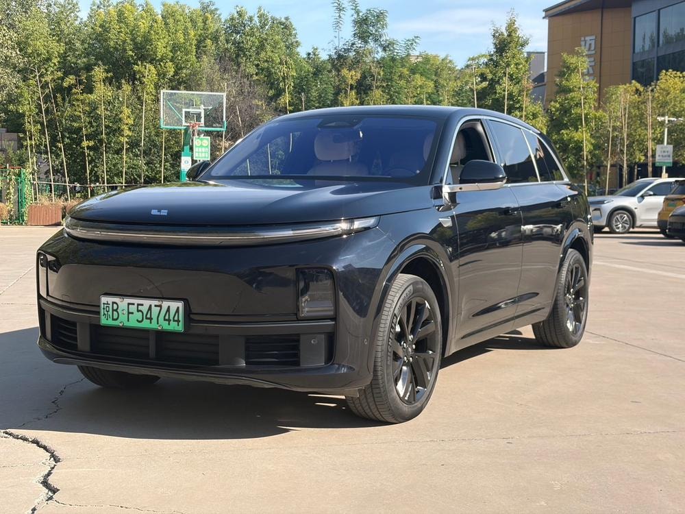 Li Auto L7 2023 — фото автомобиля 1