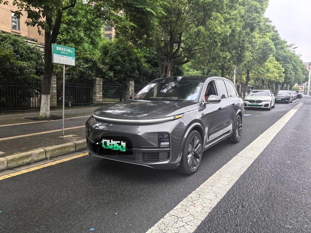 Li Auto L8 2023 — фото автомобиля