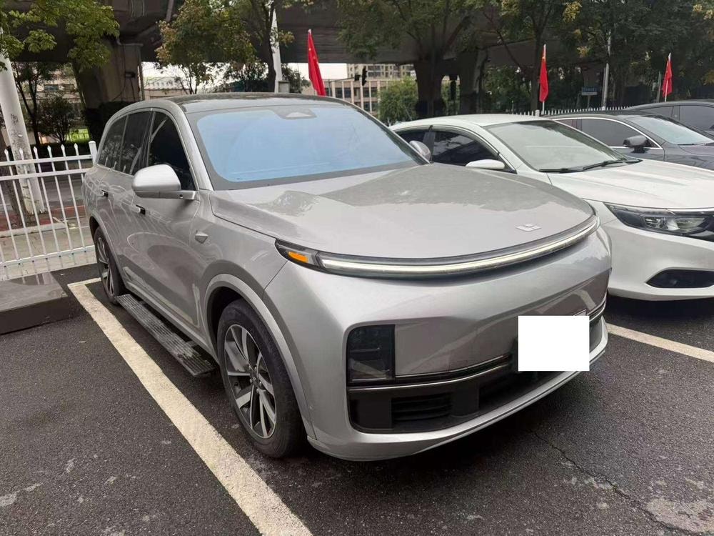 Li Auto L8 2023 — фото автомобиля 1