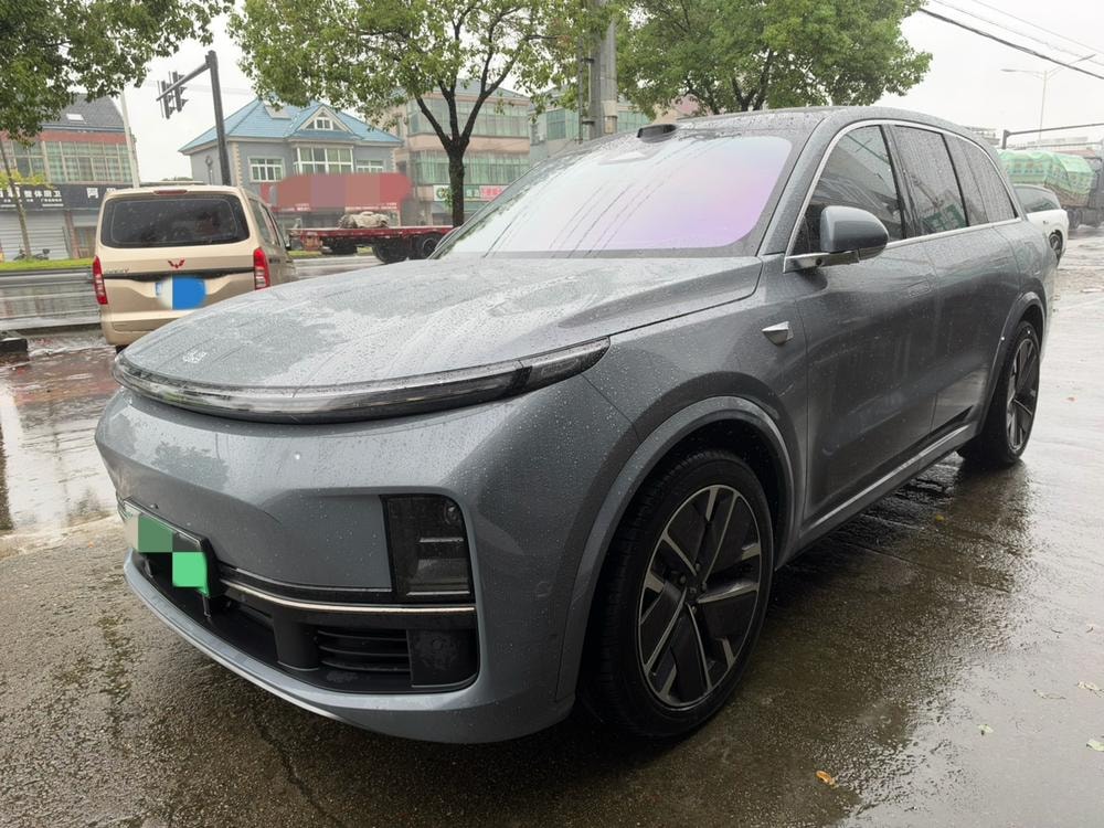 Li Auto L8 2025 — фото автомобиля 1