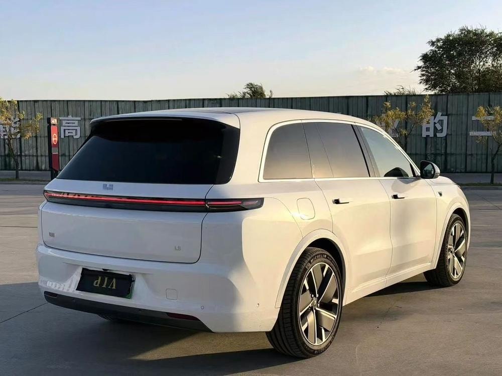 Li Auto L8 2025 — фото автомобиля