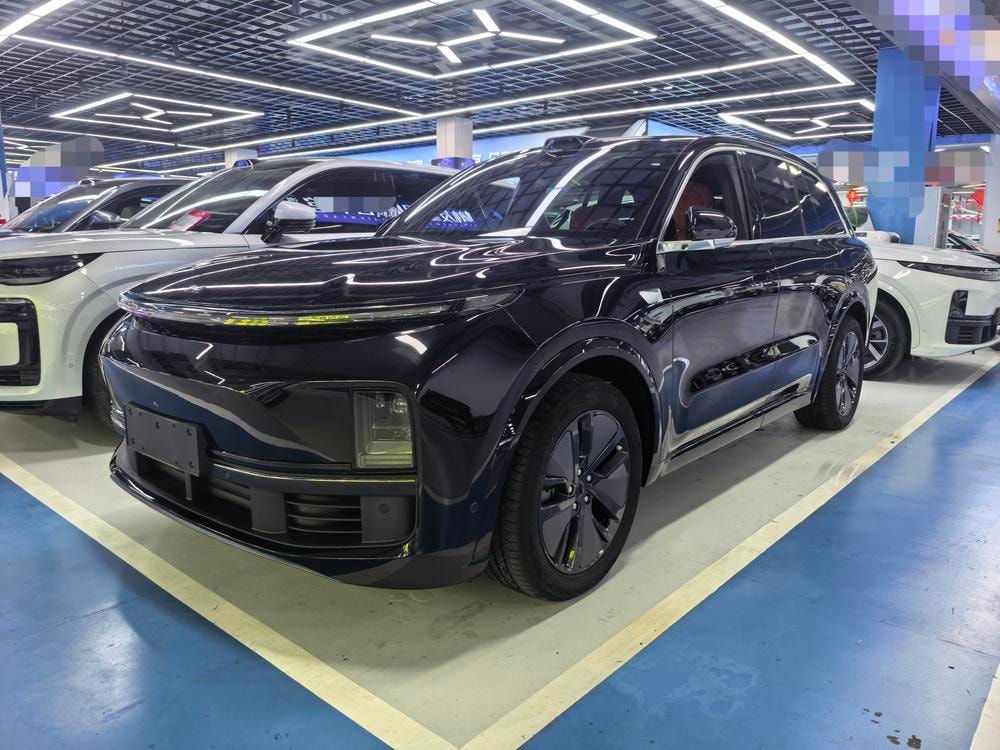 Li Auto L8 2024 — фото автомобиля 1