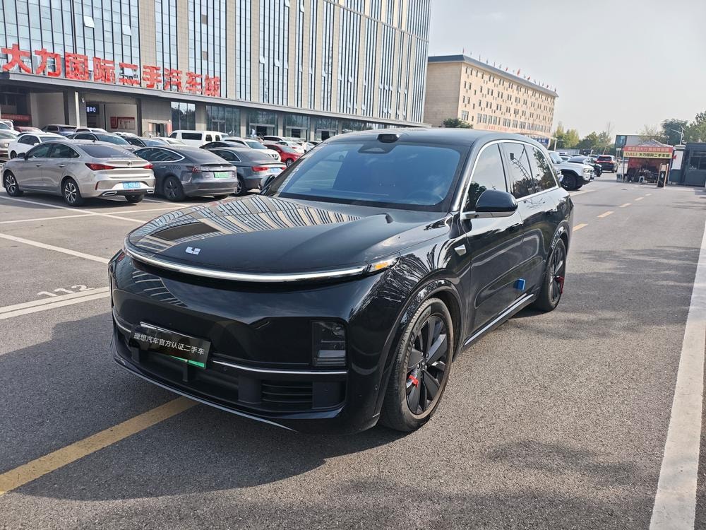 Li Auto L8 2025 — фото автомобиля 1