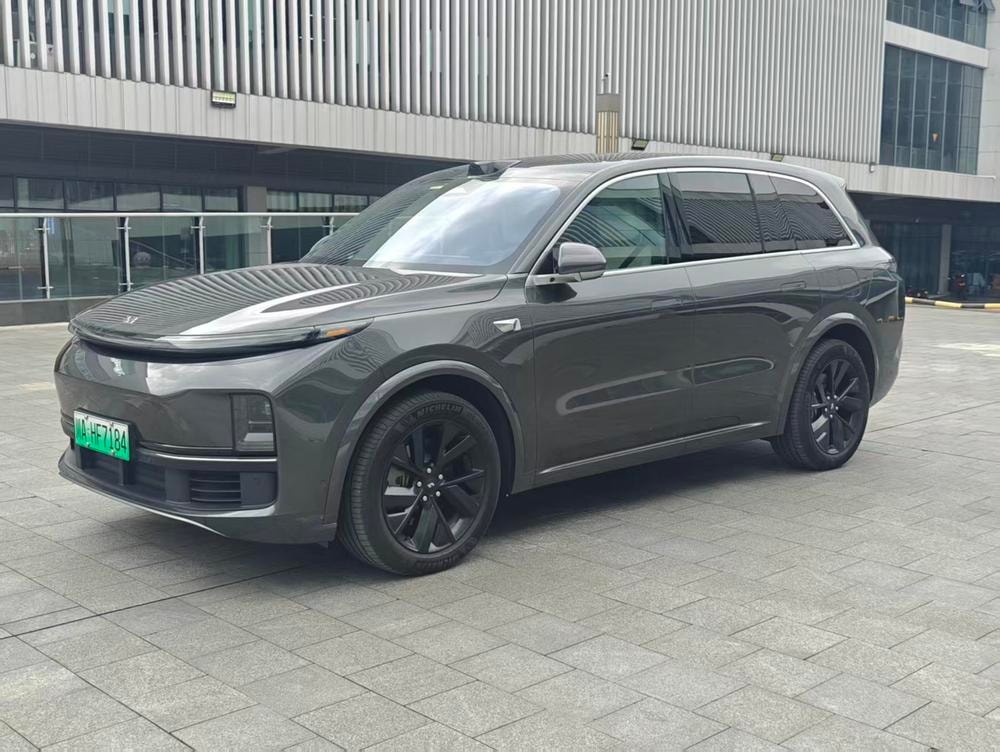 Li Auto L8 2023 — фото автомобиля 1
