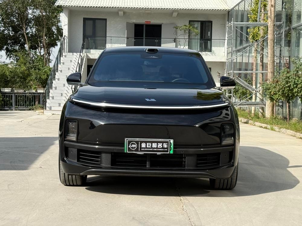 Li Auto L8 2025 — фото автомобиля 1