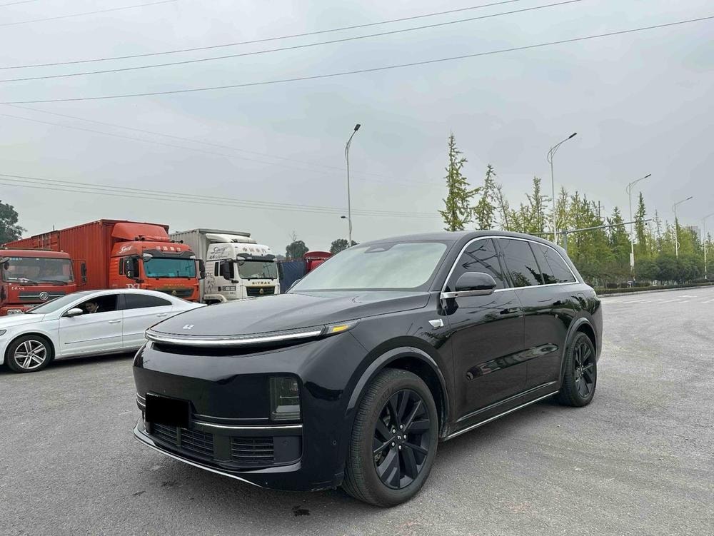 Li Auto L8 2023 — фото автомобиля 1