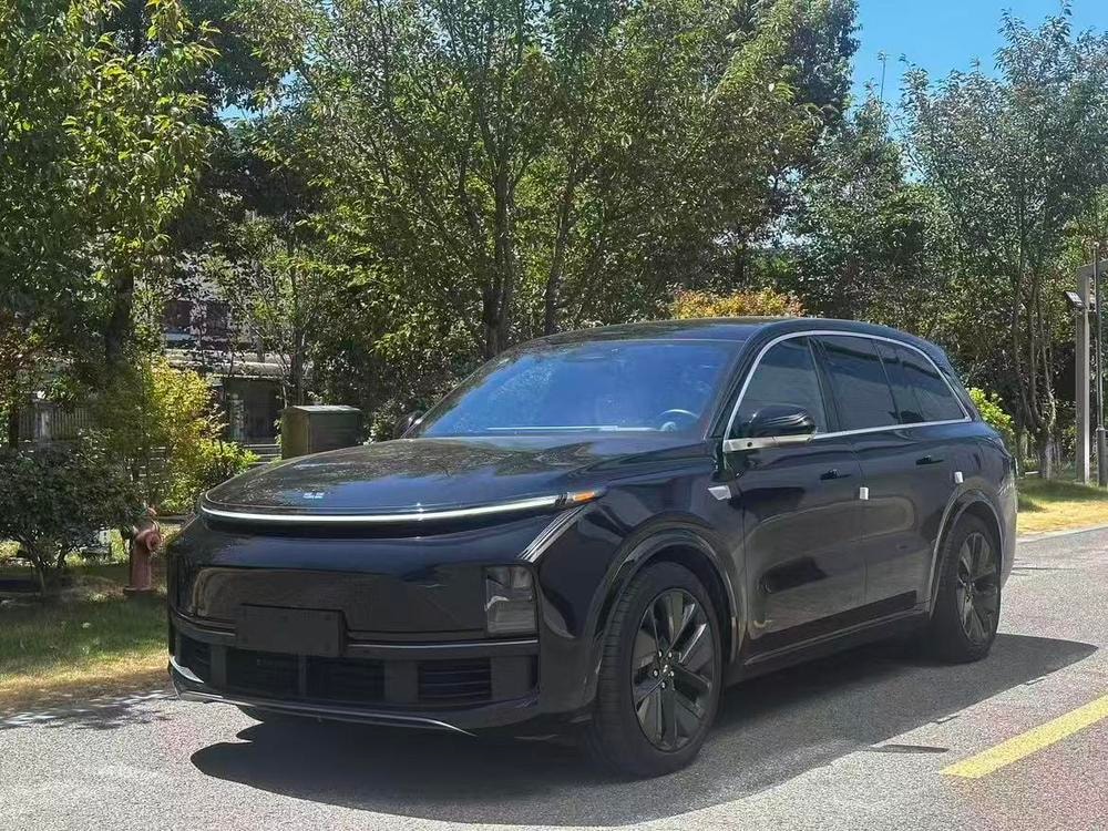 Li Auto L8 2023 — фото автомобиля