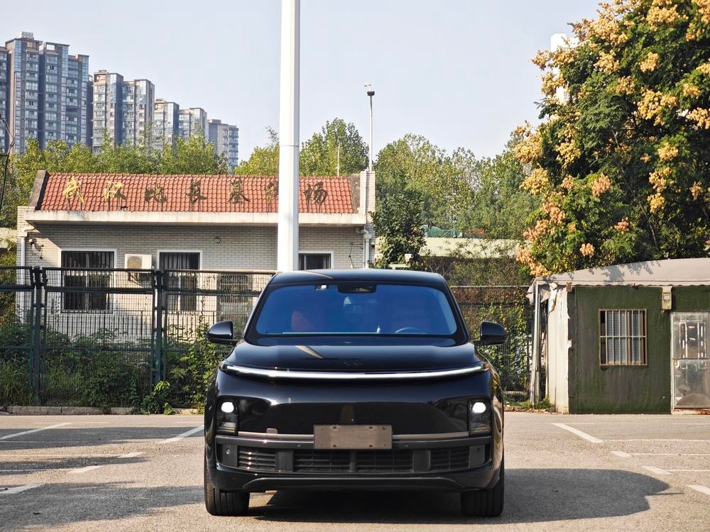 Li Auto L8 2023 — фото автомобиля
