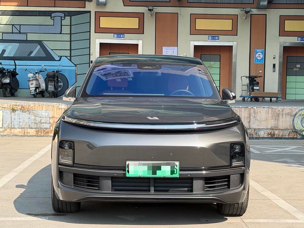 Li Auto L8 2023 — фото автомобиля