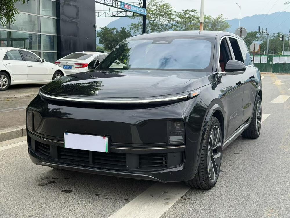 Li Auto L9 2023 — фото автомобиля 1