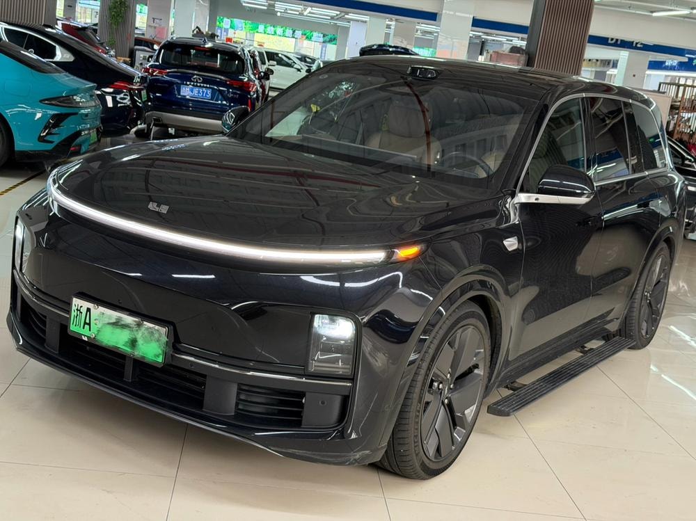 Li Auto L9 2025 — фото автомобиля 1