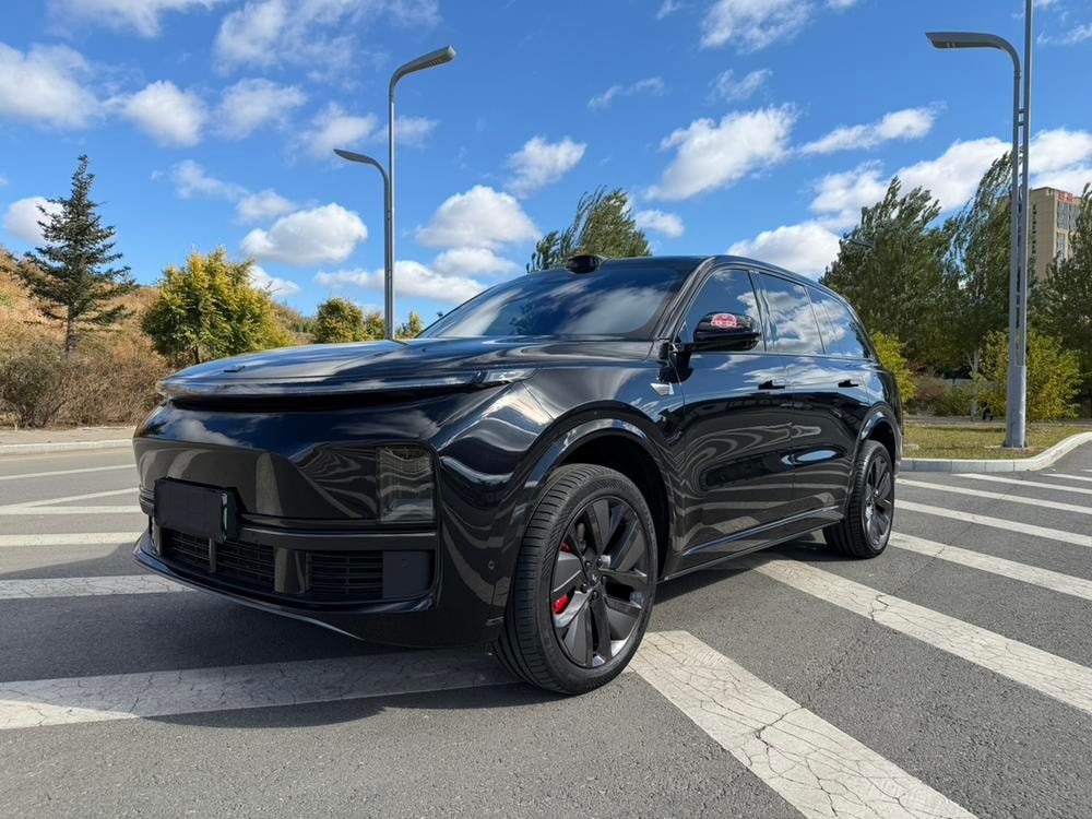 Li Auto L9 2022 — фото автомобиля 1