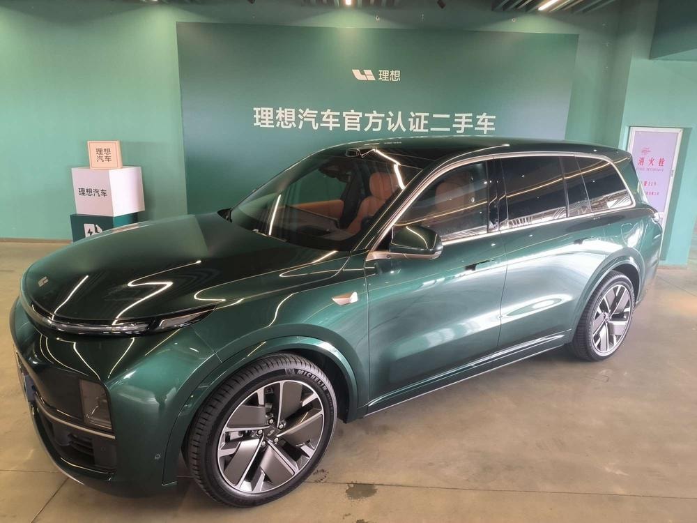 Li Auto L9 2025 — фото автомобиля