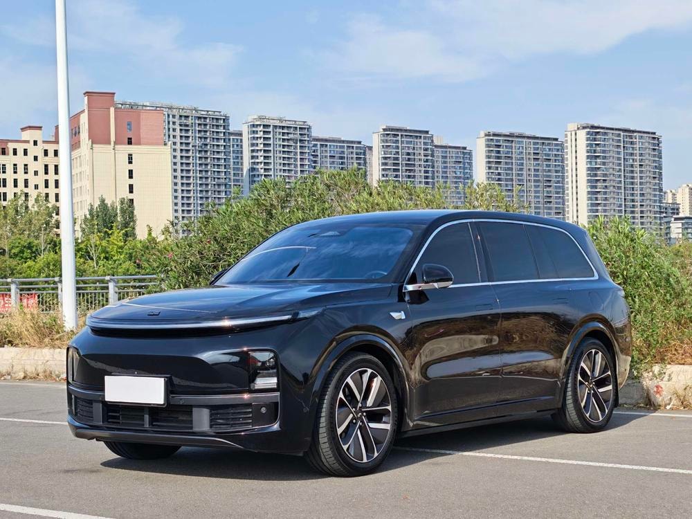 Li Auto L9 2023 — фото автомобиля 1